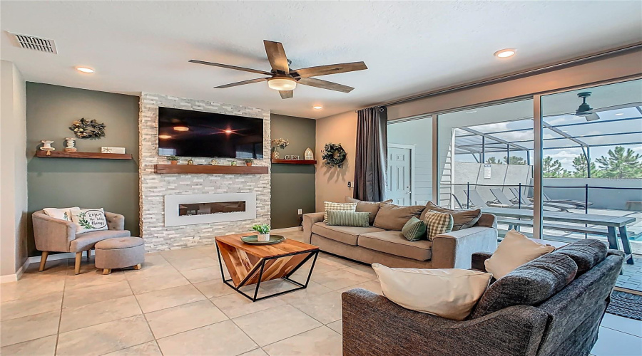 DAVENPORT, Florida 33897, 5 Bedrooms Bedrooms, ,4 BathroomsBathrooms,Residential,For Sale,PARADISE,0,MFRO6393500