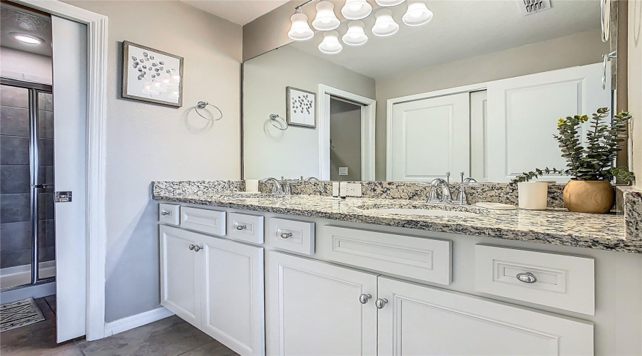 DAVENPORT, Florida 33897, 5 Bedrooms Bedrooms, ,4 BathroomsBathrooms,Residential,For Sale,PARADISE,0,MFRO6393500