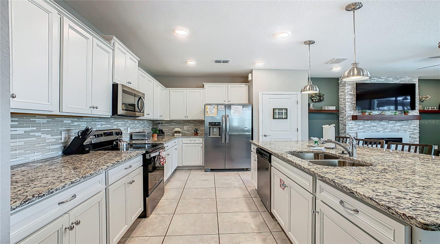 DAVENPORT, Florida 33897, 5 Bedrooms Bedrooms, ,4 BathroomsBathrooms,Residential,For Sale,PARADISE,0,MFRO6393500