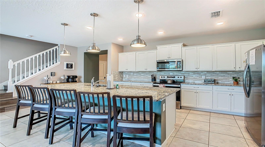 DAVENPORT, Florida 33897, 5 Bedrooms Bedrooms, ,4 BathroomsBathrooms,Residential,For Sale,PARADISE,0,MFRO6393500