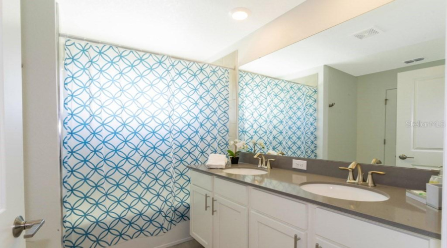 DAVENPORT, Florida 33896, 4 Bedrooms Bedrooms, ,3 BathroomsBathrooms,Residential,For Sale,SPLASH SHOT,0,MFRO6393859