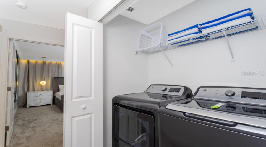 DAVENPORT, Florida 33896, 4 Bedrooms Bedrooms, ,3 BathroomsBathrooms,Residential,For Sale,SPLASH SHOT,0,MFRO6393859