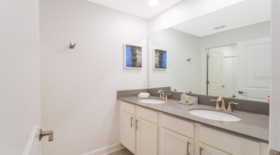 DAVENPORT, Florida 33896, 4 Bedrooms Bedrooms, ,3 BathroomsBathrooms,Residential,For Sale,SPLASH SHOT,0,MFRO6393859