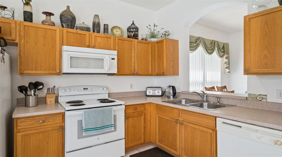 DAVENPORT, Florida 33897, 4 Bedrooms Bedrooms, ,3 BathroomsBathrooms,Residential,For Sale,BLOOMINGDALE,0,MFRS5146553