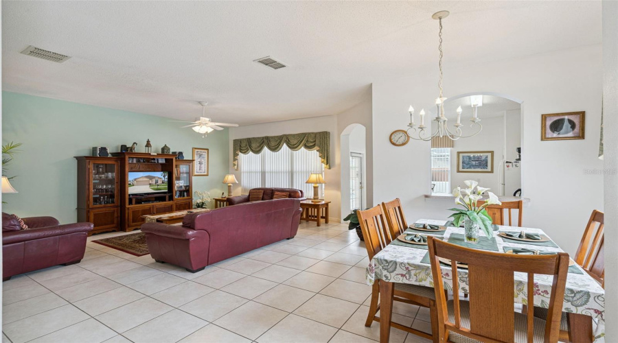 DAVENPORT, Florida 33897, 4 Bedrooms Bedrooms, ,3 BathroomsBathrooms,Residential,For Sale,BLOOMINGDALE,0,MFRS5146553