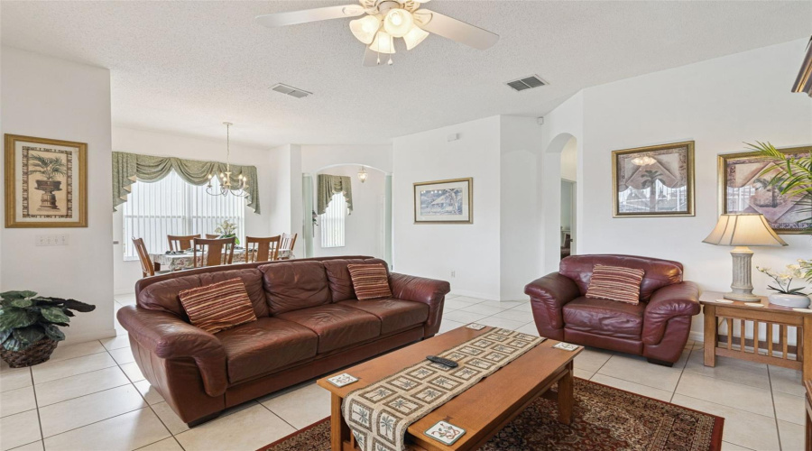 DAVENPORT, Florida 33897, 4 Bedrooms Bedrooms, ,3 BathroomsBathrooms,Residential,For Sale,BLOOMINGDALE,0,MFRS5146553