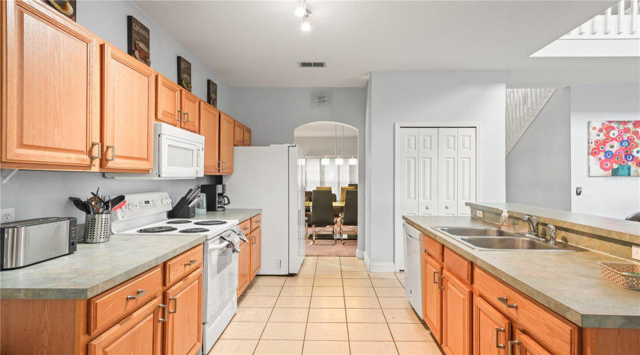 KISSIMMEE, Florida 34746, 5 Bedrooms Bedrooms, ,3 BathroomsBathrooms,Residential,For Sale,CUMBRIAN LAKES,0,MFRO6394102