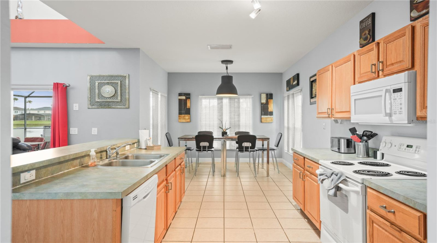 KISSIMMEE, Florida 34746, 5 Bedrooms Bedrooms, ,3 BathroomsBathrooms,Residential,For Sale,CUMBRIAN LAKES,0,MFRO6394102