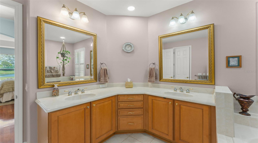 KISSIMMEE, Florida 34746, 3 Bedrooms Bedrooms, ,3 BathroomsBathrooms,Residential,For Sale,OAKMONT,0,MFRO6393204