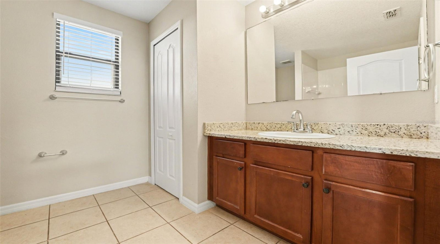 KISSIMMEE, Florida 34746, 4 Bedrooms Bedrooms, ,2 BathroomsBathrooms,Residential,For Sale,EAGLE CLIFF,0,MFRO6393508