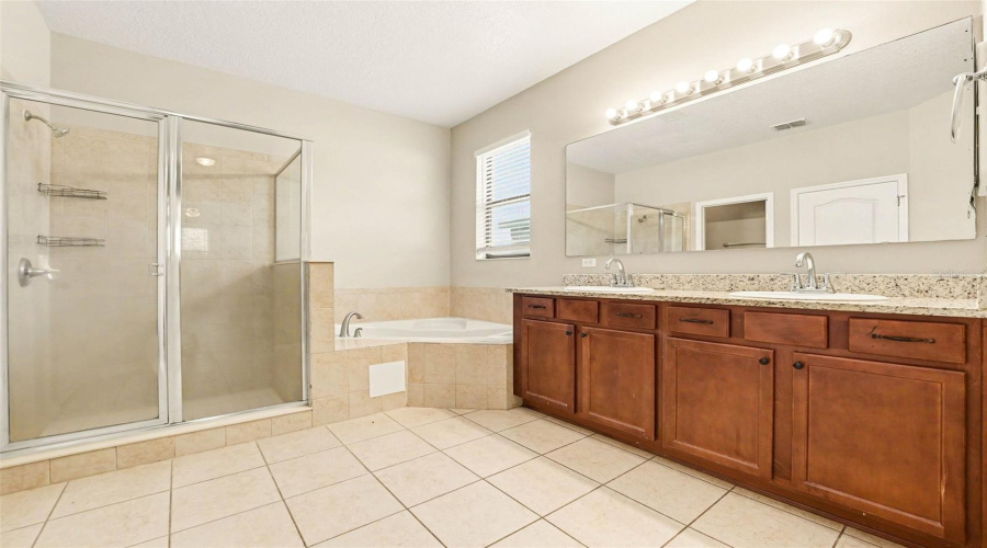 KISSIMMEE, Florida 34746, 4 Bedrooms Bedrooms, ,2 BathroomsBathrooms,Residential,For Sale,EAGLE CLIFF,0,MFRO6393508