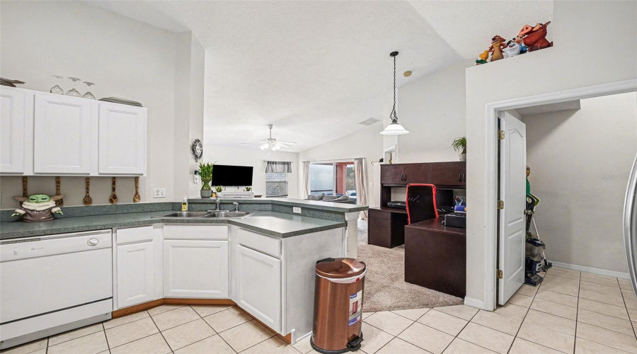 DAVENPORT, Florida 33896, 4 Bedrooms Bedrooms, ,3 BathroomsBathrooms,Residential,For Sale,SCRUB JAY,0,MFRTB8490909