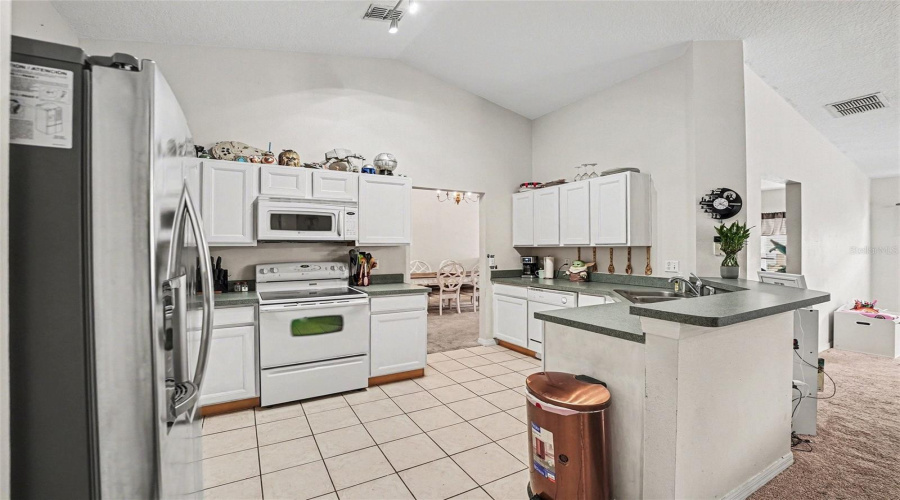 DAVENPORT, Florida 33896, 4 Bedrooms Bedrooms, ,3 BathroomsBathrooms,Residential,For Sale,SCRUB JAY,0,MFRTB8490909