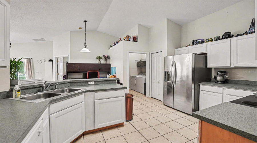 DAVENPORT, Florida 33896, 4 Bedrooms Bedrooms, ,3 BathroomsBathrooms,Residential,For Sale,SCRUB JAY,0,MFRTB8490909