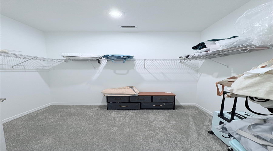 Master Room Closet 1