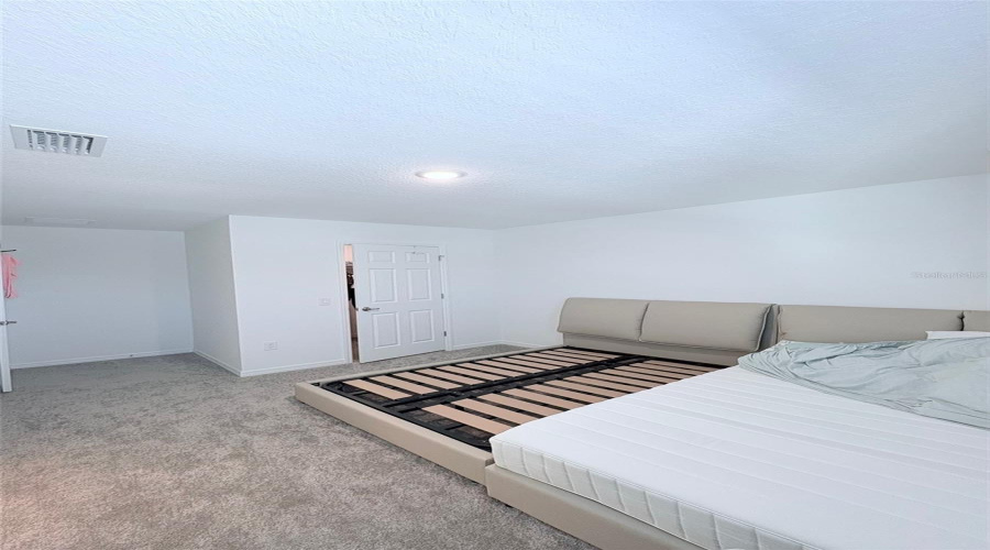 KISSIMMEE, Florida 34746, 5 Bedrooms Bedrooms, ,3 BathroomsBathrooms,Residential,For Sale,GOOSEBERRY TRL,0,MFRTB8488364