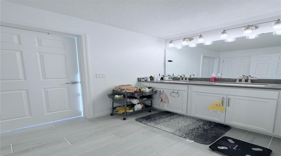 KISSIMMEE, Florida 34746, 5 Bedrooms Bedrooms, ,3 BathroomsBathrooms,Residential,For Sale,GOOSEBERRY TRL,0,MFRTB8488364