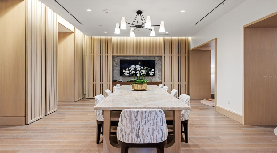 Florian Park Amenities: A Welcomed Arrival. The stage is set for your much-anticipated entrance. A porte-cochere will lead to the open-air lobby, staffed 24/7, so there’s always someone to welcome you home. You’ll delight in the instantly impressive space which features your Residential Services reception area, the resident’s lounge, inspired workspaces, flex rooms for events and a coffee bar.