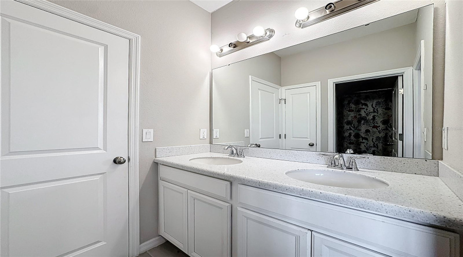 KISSIMMEE, Florida 34746, 5 Bedrooms Bedrooms, ,4 BathroomsBathrooms,Residential,For Sale,CARRICK BEND,0,MFRTB8455695