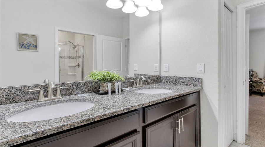 DAVENPORT, Florida 33896, 6 Bedrooms Bedrooms, ,6 BathroomsBathrooms,Residential,For Sale,MOON VALLEY,0,MFRO6393737