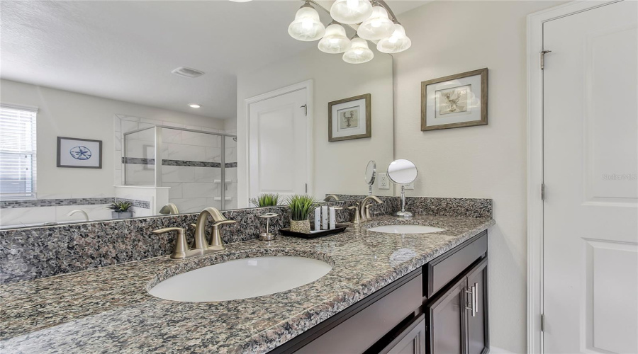 DAVENPORT, Florida 33896, 6 Bedrooms Bedrooms, ,6 BathroomsBathrooms,Residential,For Sale,MOON VALLEY,0,MFRO6393737