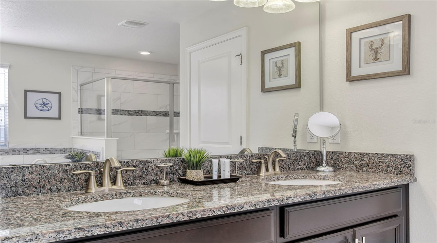 DAVENPORT, Florida 33896, 6 Bedrooms Bedrooms, ,6 BathroomsBathrooms,Residential,For Sale,MOON VALLEY,0,MFRO6393737