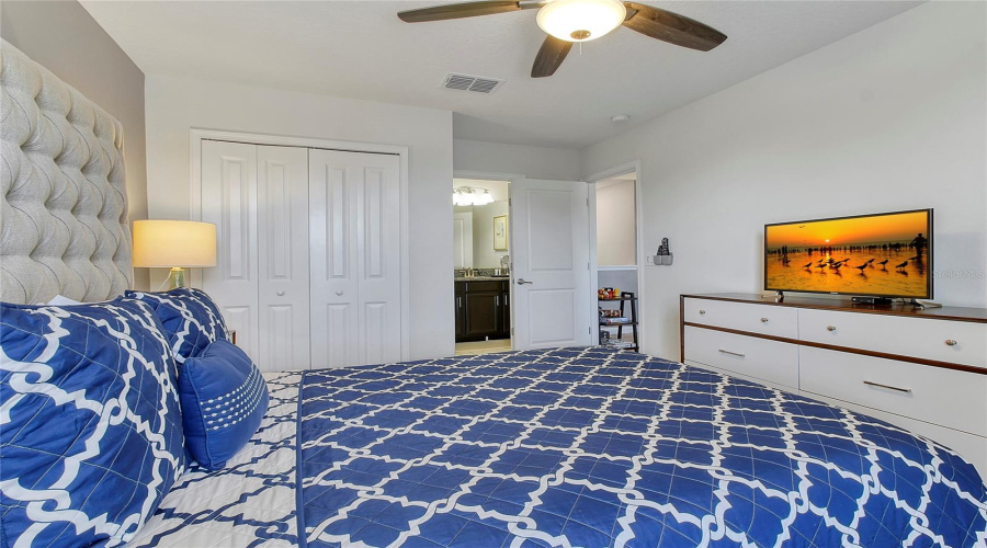 DAVENPORT, Florida 33896, 6 Bedrooms Bedrooms, ,6 BathroomsBathrooms,Residential,For Sale,MOON VALLEY,0,MFRO6393737