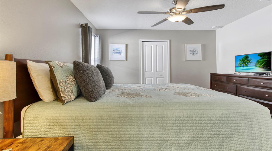 DAVENPORT, Florida 33896, 6 Bedrooms Bedrooms, ,6 BathroomsBathrooms,Residential,For Sale,MOON VALLEY,0,MFRO6393737