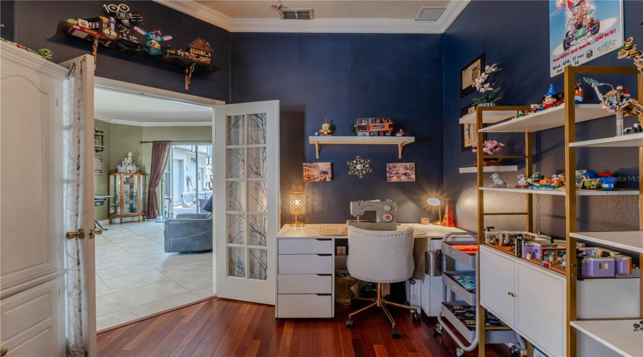 Office/den bonus room