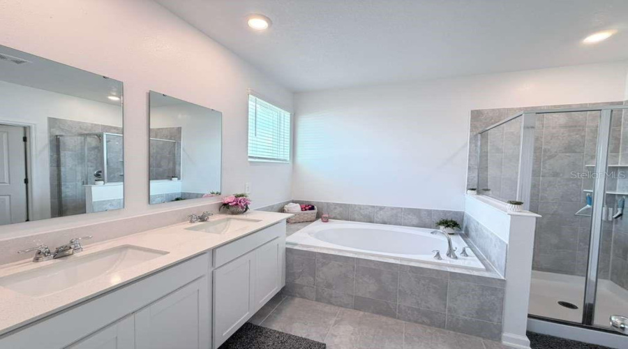 DAVENPORT, Florida 33896, 3 Bedrooms Bedrooms, ,2 BathroomsBathrooms,Residential,For Sale,BOGEY,0,MFRS5146574