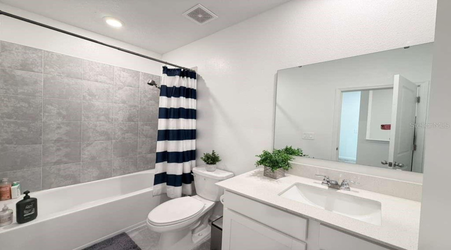 DAVENPORT, Florida 33896, 3 Bedrooms Bedrooms, ,2 BathroomsBathrooms,Residential,For Sale,BOGEY,0,MFRS5146574