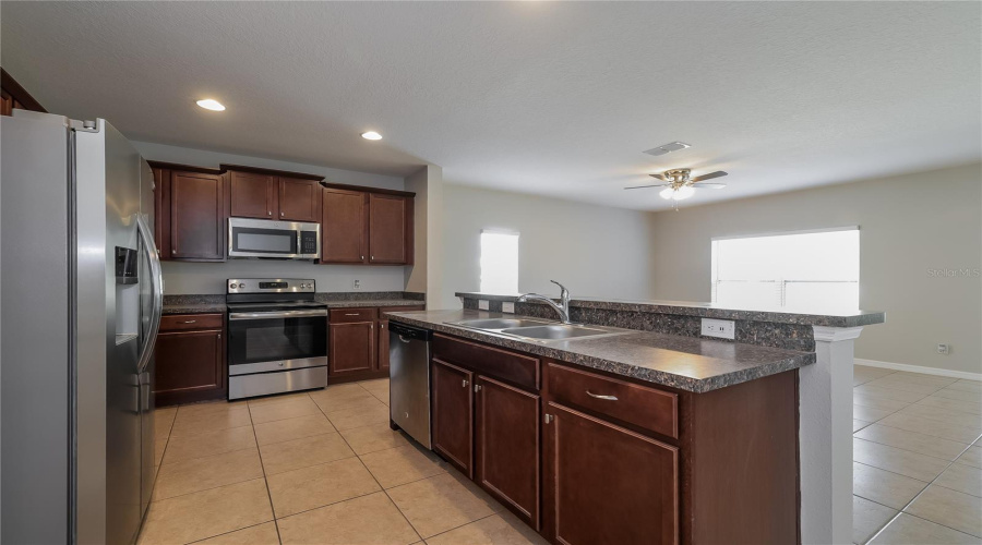 DAVENPORT, Florida 33837, 3 Bedrooms Bedrooms, ,2 BathroomsBathrooms,Residential,For Sale,VITORIA,0,MFRC7523978