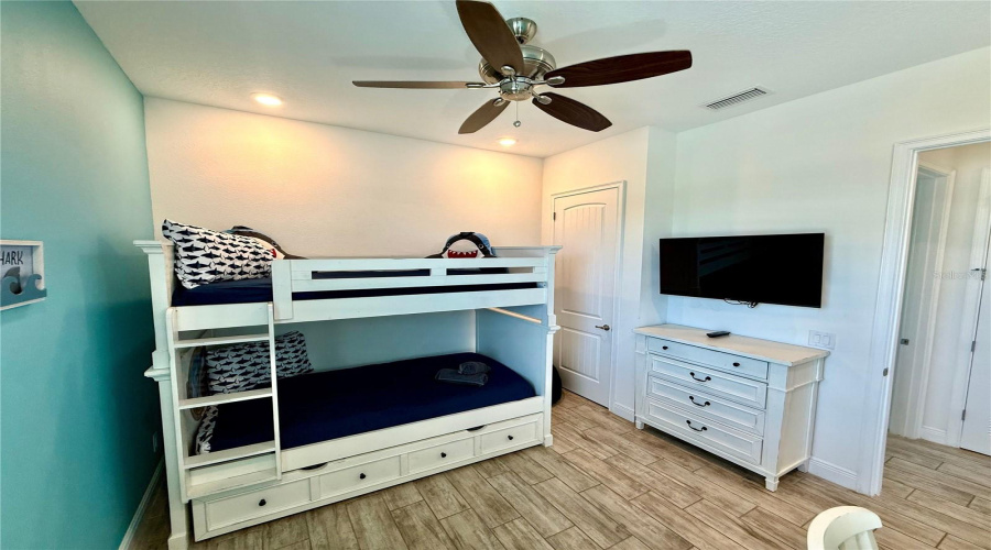 KISSIMMEE, Florida 34747, 4 Bedrooms Bedrooms, ,4 BathroomsBathrooms,Residential,For Sale,KNEE DEEP,0,MFRO6393521