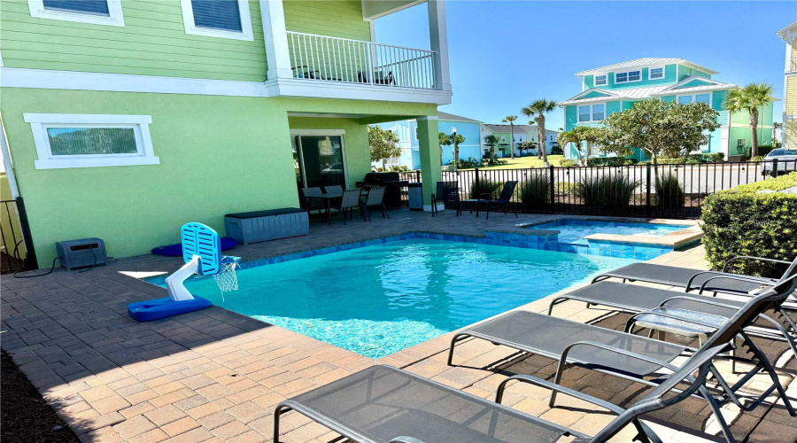 KISSIMMEE, Florida 34747, 4 Bedrooms Bedrooms, ,4 BathroomsBathrooms,Residential,For Sale,KNEE DEEP,0,MFRO6393521