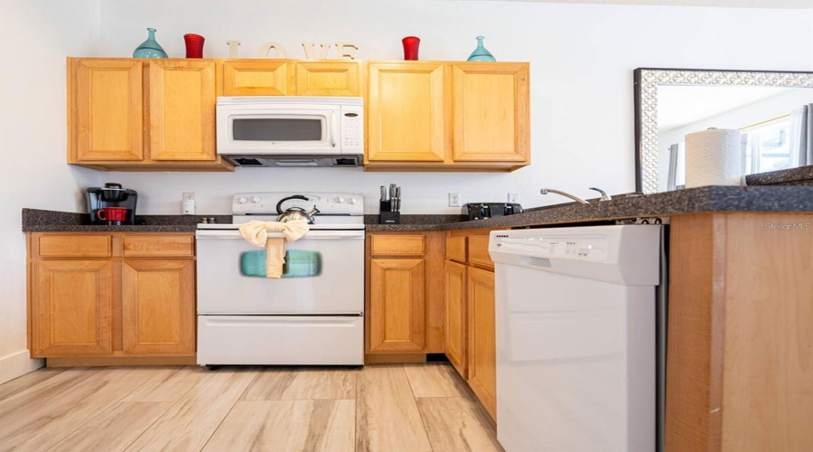 DAVENPORT, Florida 33896, 4 Bedrooms Bedrooms, ,3 BathroomsBathrooms,Residential,For Sale,SANDY RIDGE,0,MFRO6394005