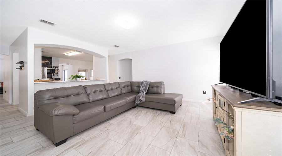 KISSIMMEE, Florida 34746, 4 Bedrooms Bedrooms, ,2 BathroomsBathrooms,Residential,For Sale,WESTVIEW,0,MFRS5146622