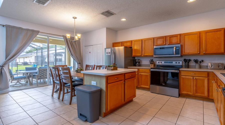 KISSIMMEE, Florida 34747, 7 Bedrooms Bedrooms, ,4 BathroomsBathrooms,Residential,For Sale,SUNRISE KEY,0,MFRO6388410