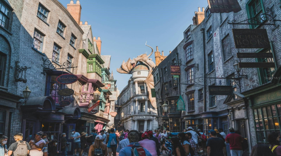 KISSIMMEE, Florida 34747, 7 Bedrooms Bedrooms, ,4 BathroomsBathrooms,Residential,For Sale,SUNRISE KEY,0,MFRO6388410