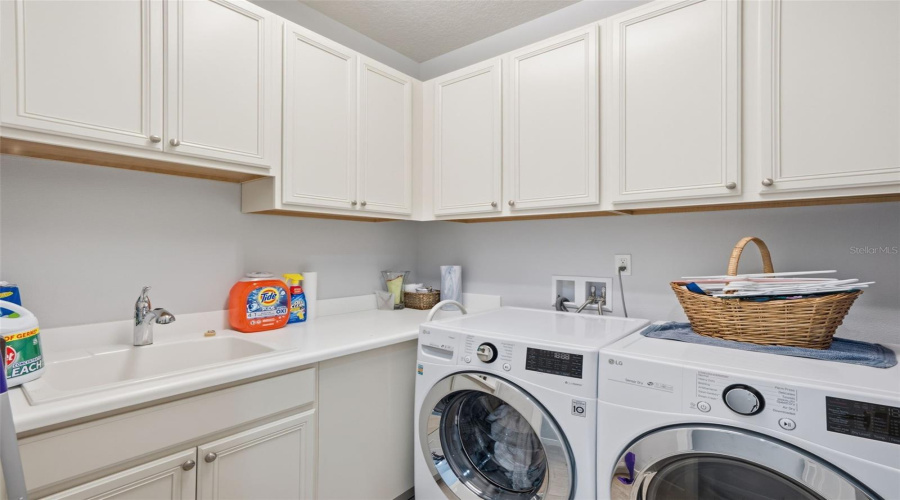 DAVENPORT, Florida 33837, 2 Bedrooms Bedrooms, ,2 BathroomsBathrooms,Residential,For Sale,CASTELLON,0,MFRS5146479