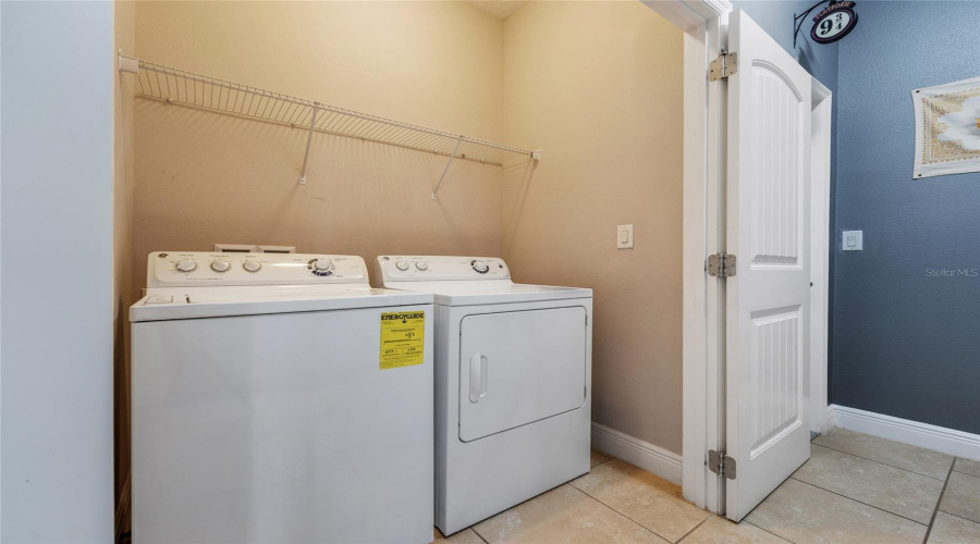 DAVENPORT, Florida 33837, 6 Bedrooms Bedrooms, ,5 BathroomsBathrooms,Residential,For Sale,OAKTREE,0,MFRO6393813