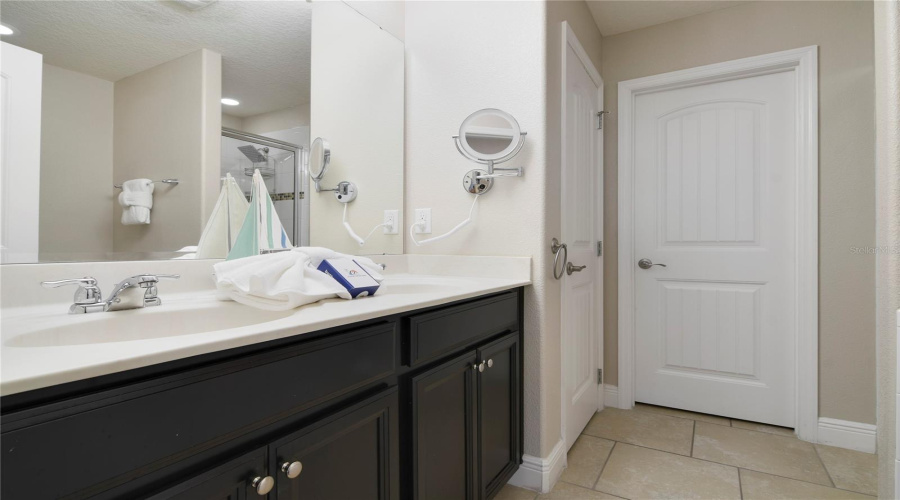 DAVENPORT, Florida 33837, 6 Bedrooms Bedrooms, ,5 BathroomsBathrooms,Residential,For Sale,OAKTREE,0,MFRO6393813