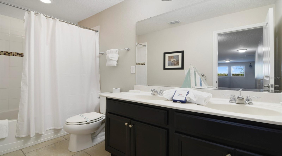 DAVENPORT, Florida 33837, 6 Bedrooms Bedrooms, ,5 BathroomsBathrooms,Residential,For Sale,OAKTREE,0,MFRO6393813