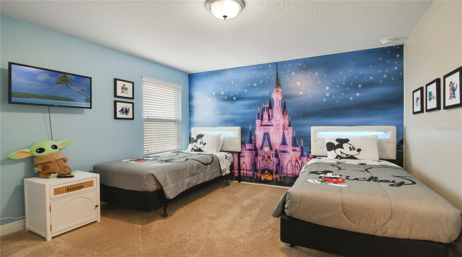 DAVENPORT, Florida 33837, 6 Bedrooms Bedrooms, ,5 BathroomsBathrooms,Residential,For Sale,OAKTREE,0,MFRO6393813