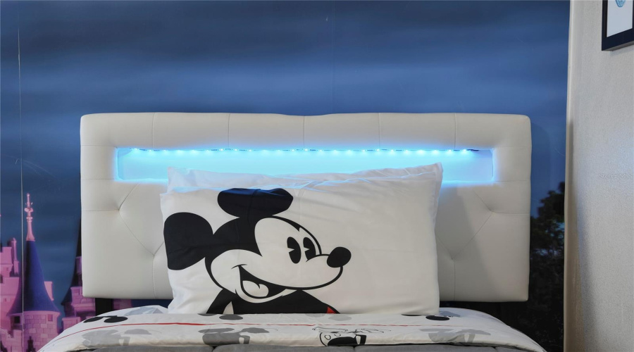 DAVENPORT, Florida 33837, 6 Bedrooms Bedrooms, ,5 BathroomsBathrooms,Residential,For Sale,OAKTREE,0,MFRO6393813