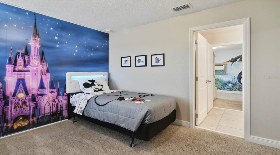 DAVENPORT, Florida 33837, 6 Bedrooms Bedrooms, ,5 BathroomsBathrooms,Residential,For Sale,OAKTREE,0,MFRO6393813