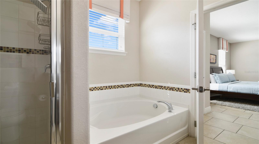 DAVENPORT, Florida 33837, 6 Bedrooms Bedrooms, ,5 BathroomsBathrooms,Residential,For Sale,OAKTREE,0,MFRO6393813