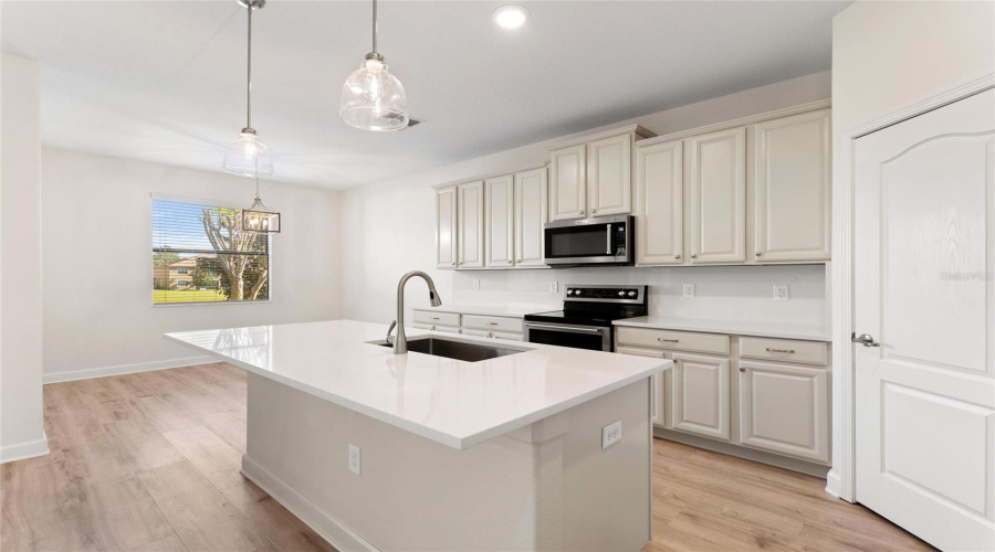 DAVENPORT, Florida 33896, 6 Bedrooms Bedrooms, ,4 BathroomsBathrooms,Residential,For Sale,PALMETTO DUNES,0,MFRS5146694