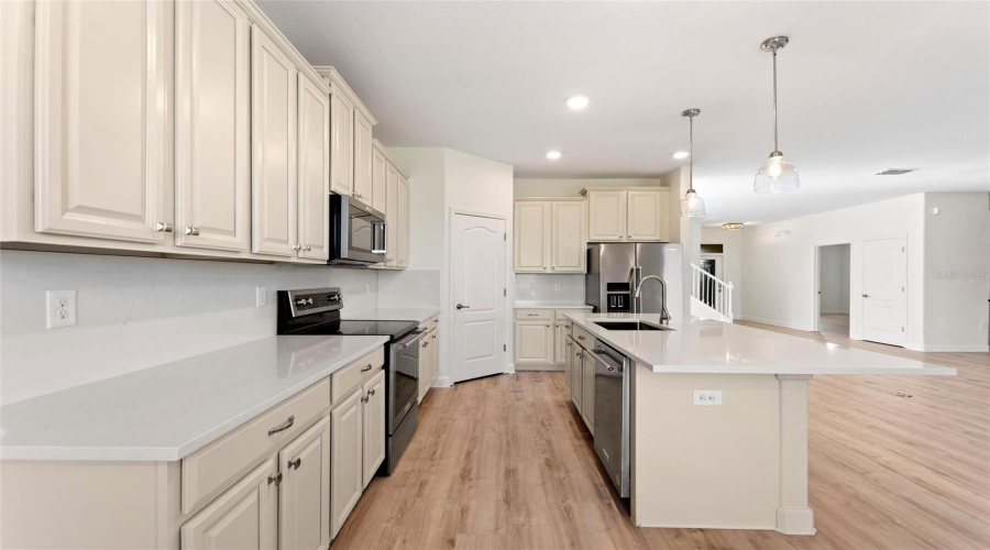 DAVENPORT, Florida 33896, 6 Bedrooms Bedrooms, ,4 BathroomsBathrooms,Residential,For Sale,PALMETTO DUNES,0,MFRS5146694