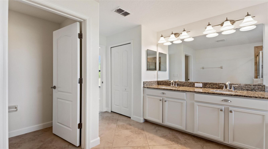 DAVENPORT, Florida 33896, 6 Bedrooms Bedrooms, ,4 BathroomsBathrooms,Residential,For Sale,PALMETTO DUNES,0,MFRS5146694