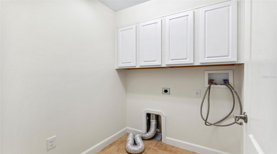 DAVENPORT, Florida 33896, 6 Bedrooms Bedrooms, ,4 BathroomsBathrooms,Residential,For Sale,PALMETTO DUNES,0,MFRS5146694